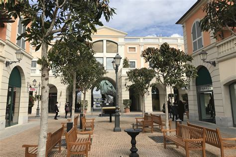 outlet la reggia caserta.